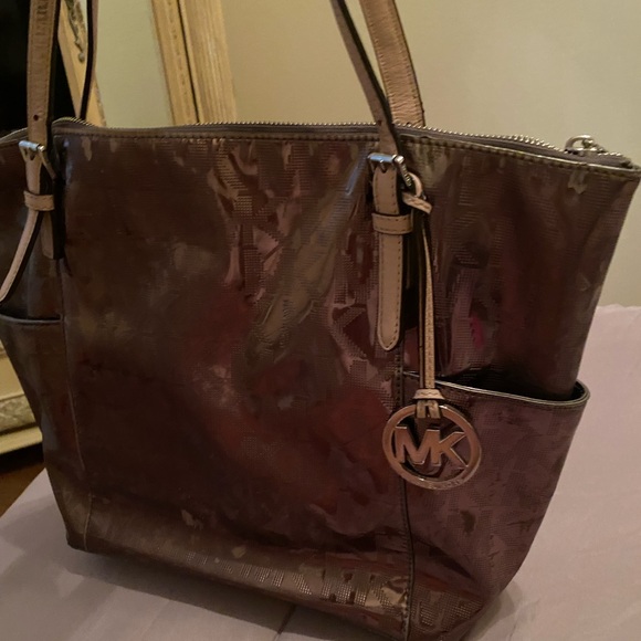 Michael Kors~ Big Elegant Brown Tote Bag - Picture 2 of 2